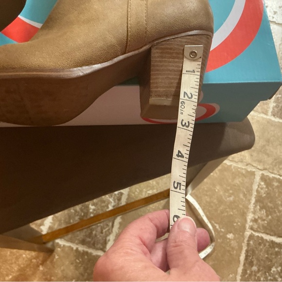 BareTraps Women's size 9 Auburn Cheyenne Mid Calf Heeled Boots - Picture 5 of 16